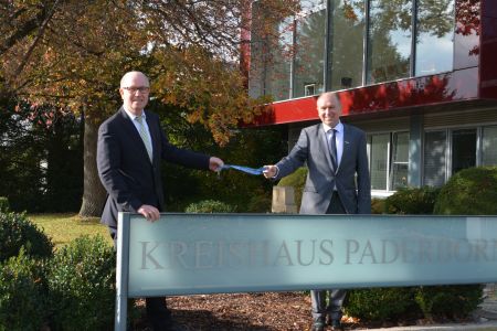 Symbolische Schlüsselübergabe im Kreishaus